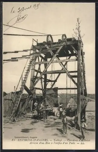 AK Trélazé, Carrières d`ardoises, Arrivée d`un bloc à l`orifice d`un puits
