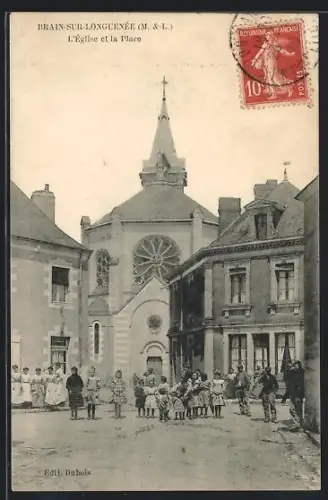 AK Brain-sur-Longuenée /M.-&-L., L`Église et la Place