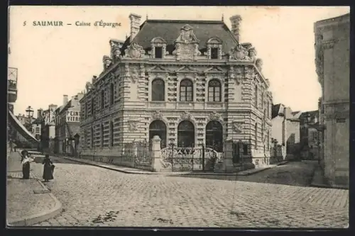 AK Saumur, Caisse d`Épargne et rue pavée animée