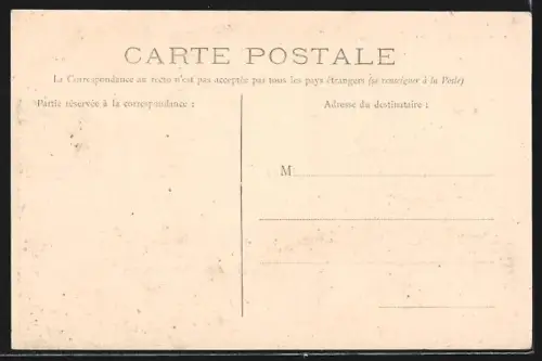 AK Saumur, Caisse d`Épargne et rue pavée animée