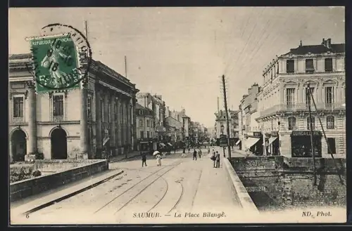 AK Saumur, La Place Bilange avec tramway et bâtiments historiques