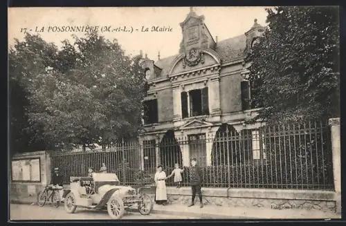 AK La Possonnière /M.-et-L., La Mairie avec voiture et vélos devant