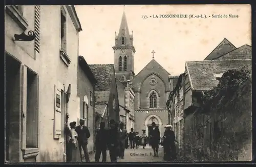 AK La Possonnière /M.-et-L., Sortie de Messe