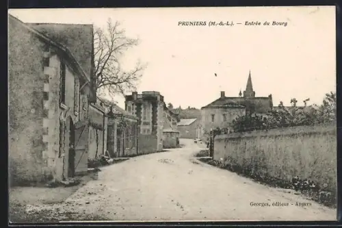 AK Pruniers /M.-et-L., Entrée du Bourg
