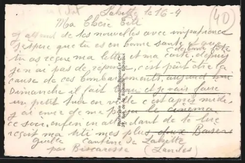 AK Biscarrosse-Bourg /Landes, L`Église et la place avec une voiture ancienne