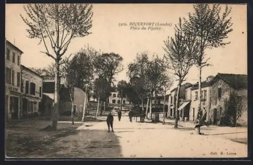 AK Roquefort /Landes, Place du Pijorin avec vue de la rue animée et des bâtiments historiques