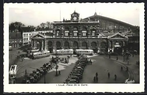 AK Lille, Place de la Gare, Bahnhof und Strassenbahn