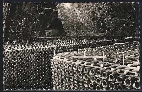 AK Reims, Champagne Veuve-Clicquot-Ponsardin, Les bouteilles murissent dans le calme et le silence des caves, Wein