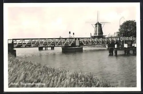 AK Arkel, Rijksstraatwegbrug, Windmühle