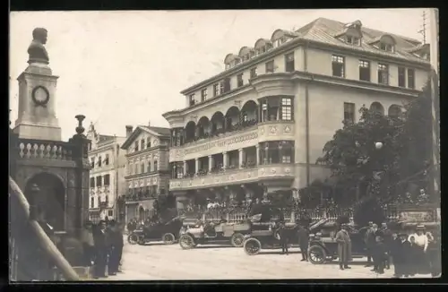 AK Kufstein, Hotel Egger mit parkenden Autos