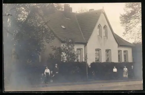 Foto-AK Rehden b. Diepholz, Pastor Rode vor seinem Haus