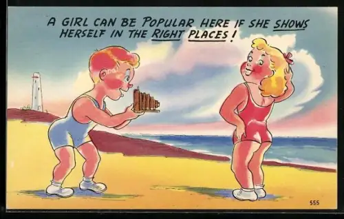 AK Kleiner Junge fotografiert seine kleine Freundin am Strand mit seinem Fotoapparat