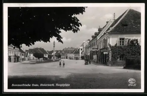 AK Gnas, Hauptplatz mit Friseur und Säule