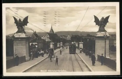 AK Basel, Blick auf die Wettsteinbrücke, Strassenbahn