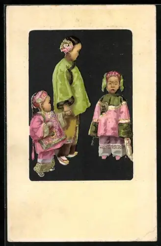 AK China, drei kleine chinesische Mädchen in prächtigen Gewändern