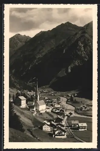 AK Sölden /Oetztal, Strassenpartie mit Kirche