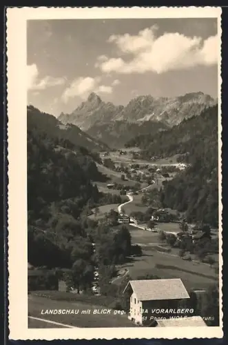 AK Landschau /Vorarlberg, Ortspartie mit Blick gegen Zimba