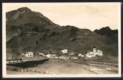 AK Stuben am Arlberg, Ortspartie mit Kirche