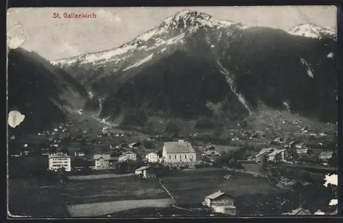 AK St. Gallenkirch, Ortsansicht mit Umgebung und Bergspitze