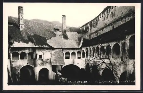 AK Weissenkirchen i. d. Wachau, Theisenhoferhof, Partie im Hof