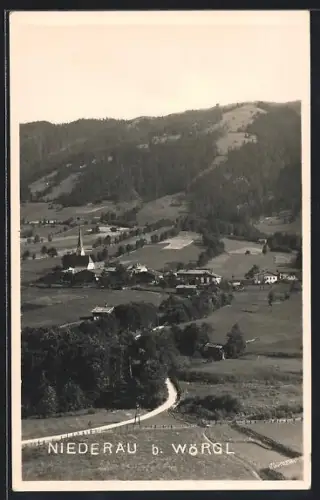 AK Niederau b. Wörgl, Gesamtansicht des Ortes mit Gebirgspanorama