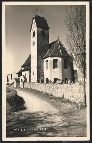 AK Tisis b. Feldkirch, Kirche mit Friedhof