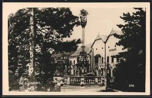 AK Wien, Perchtoldsdorf, Partie mit Denkmal und Rathaus