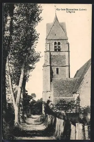 AK Gy-les-Nonains /Loiret, L`Église et le chemin bordé d`arbres