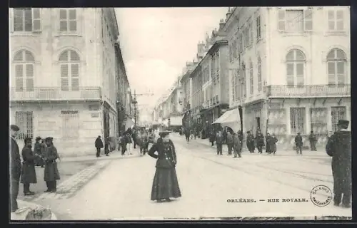 AK Orléans, Rue Royale animée avec passants et bâtiments élégants