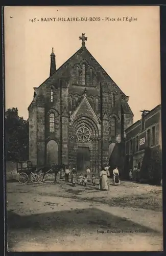 AK Saint-Hilaire-du-Bois, Place de l`Église avec des villageois et une calèche devant l`église