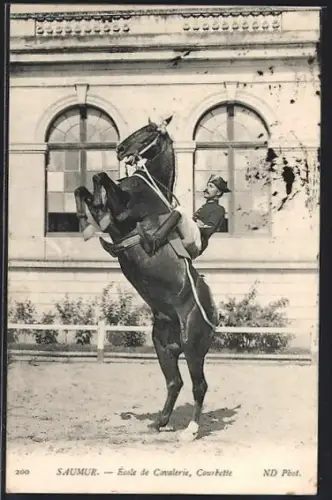 AK Saumur, École de Cavalerie, Courbette