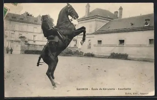 AK Saumur, École de Cavalerie, Courbette