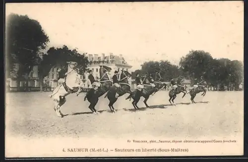 AK Saumur /M.-et-L., Sauteurs en liberté, Sous-Maîtres
