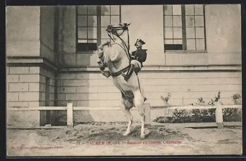 AK Saumur /M-et-L, Sauteur en liberté, Courbette