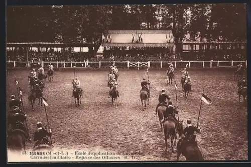 AK Saumur /M.-et-L., École d`application de cavalerie, Carrousel militaire, Reprise des Officiers