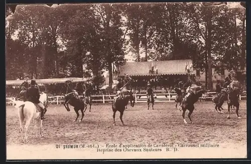 AK Saumur /M.-et-L., École d`application de cavalerie, Carrousel militaire, reprise des chevaux sauteurs