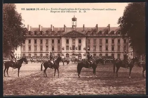 AK Saumur /M.-et-L., École d`application de Cavalerie, Carrousel militaire Reprise des Officiers