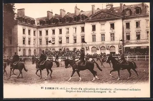 AK Saumur /M.-et-L., École d`application de Cavalerie, Carrousel militaire des Officiers Étrangers