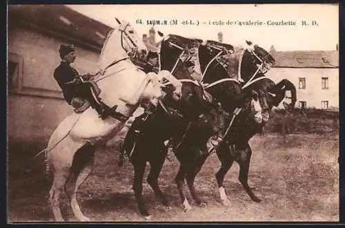 AK Saumur /M.-et-L., école de cavalerie-Courbette R. D