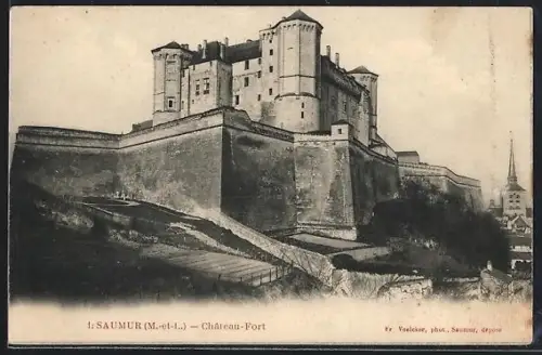 AK Saumur /M.-et-L., Château-Fort