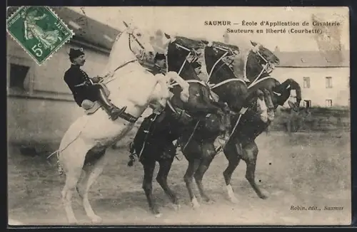 AK Saumur, École d`Application de Cavalerie, Sauteurs en liberté, Courbette