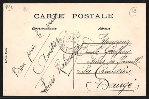 AK Beaufort-en-Vallée /M.-et-L., Place Pomone et statue au centre du parvis