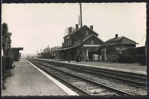 AK Fressenneville /Somme, La Gare, Bahnhof
