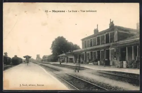 AK Mayenne, Intérieur de la Gare, Partie am Bahnhof