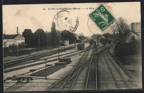 AK Vitry-le-Francois, La Gare