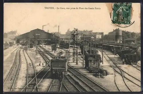 AK Troyes, La Gare, vue prise du Pont des fossés Patris