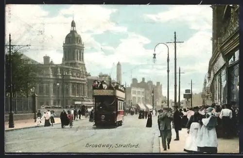 AK London, Stratford, Broadway with tramway, Strassenbahn