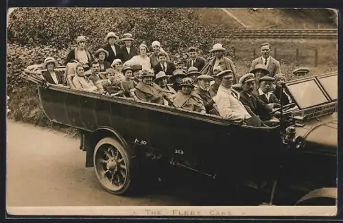 Foto-AK Widdecombe-in-the-Moor, Open coach with tourists, Autobus