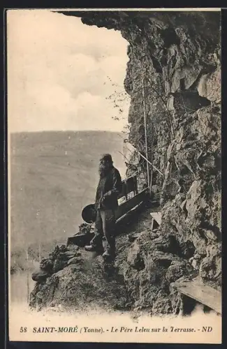 AK Saint-More, Le pere Leleu sur sa terrasse
