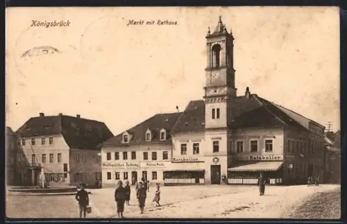 AK Königsbrück, Markt mit Rathaus und Gasthaus Ratskeller